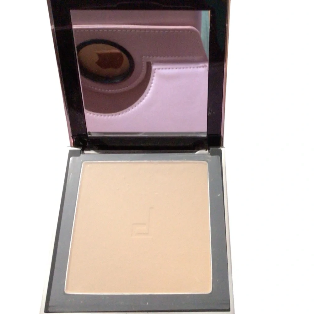 Doucce CACHÉ CRÈME POWDER FOUNDATION Full Coverage Powder Foundation shade NM6